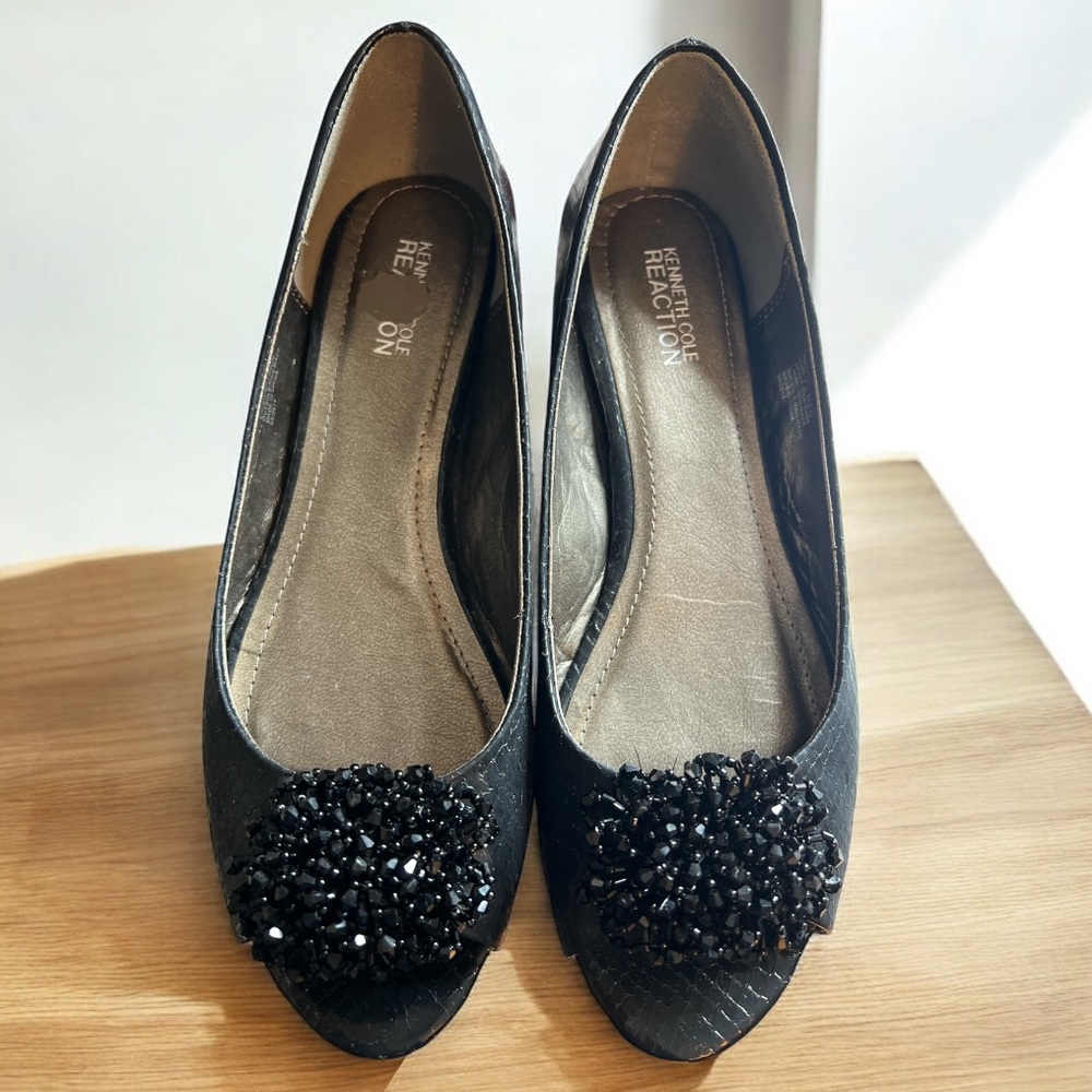 Kenneth Cole Reaction Black Beaded Flats Size 7.5M Textured Slip On Shoes‎
